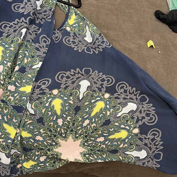 Beautiful flowy fancy dress - Picture 5 of 6